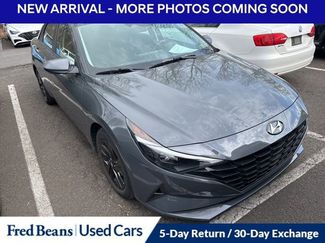 Used 2023 Hyundai Elantra SEL video 1