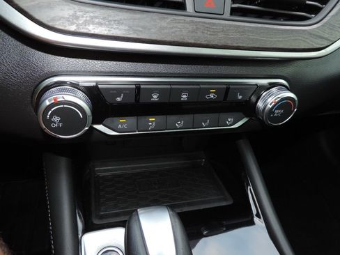 Used 2024 Nissan Altima 2.5 SV w/ SV Premium Package image 23