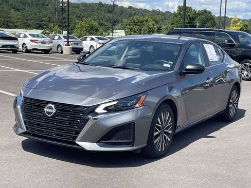 Used 2025 Nissan Altima 2.5 SV FWD image 7