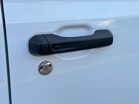 Used 2024 Jeep Wrangler Unlimited image 9