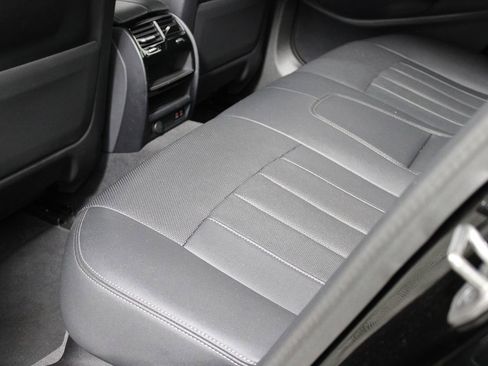 Used 2023 BMW 530e w/ M Sport Package image 35