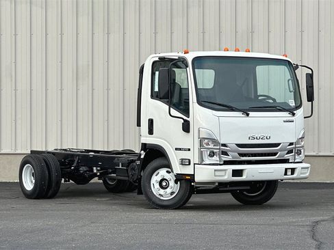 Used 2024 Isuzu NPR image 2