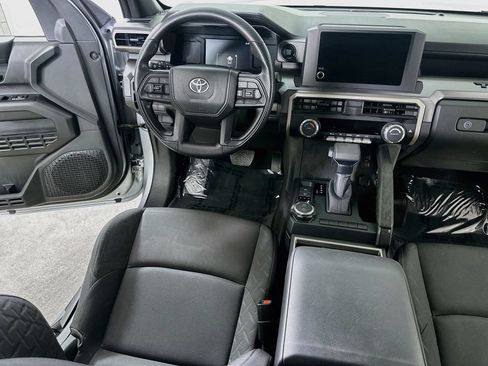 Used 2025 Toyota Tacoma SR5 AWD/4WD image 19