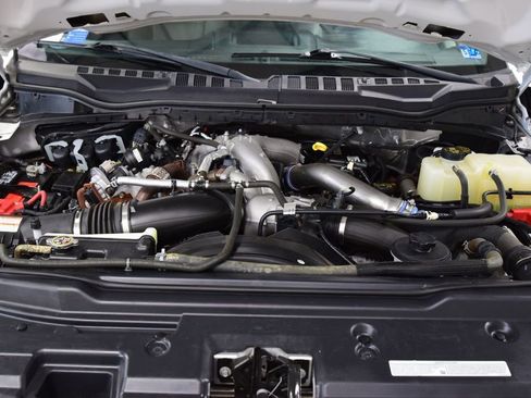 Used 2022 Ford F550 4x4 Crew Cab Super Duty w/ Power Equipment Group image 17