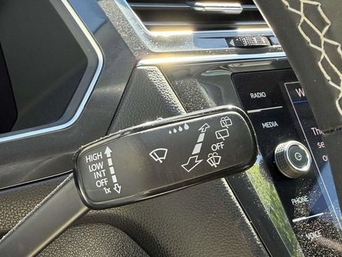 Certified 2023 Volkswagen Tiguan SE FWD image 25