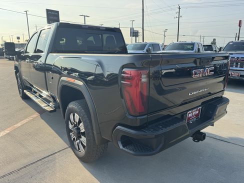 Used 2025 GMC Sierra 2500 Denali AWD/4WD image 6