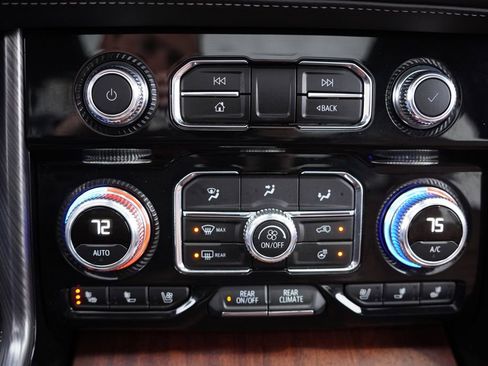 Certified 2024 GMC Yukon Denali Ultimate image 33