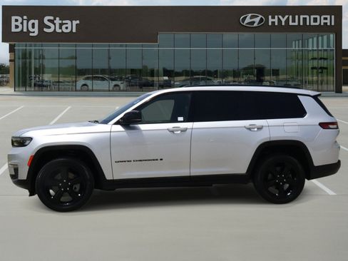 Used 2024 Jeep Grand Cherokee L Limited w/ Black Appearance Package AWD/4WD image 2