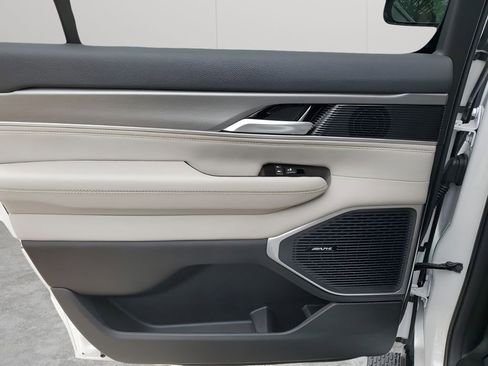 New 2026 Jeep Grand Wagoneer L 2WD image 17