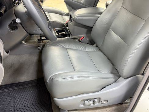 Used 2000 Toyota Land Cruiser image 17