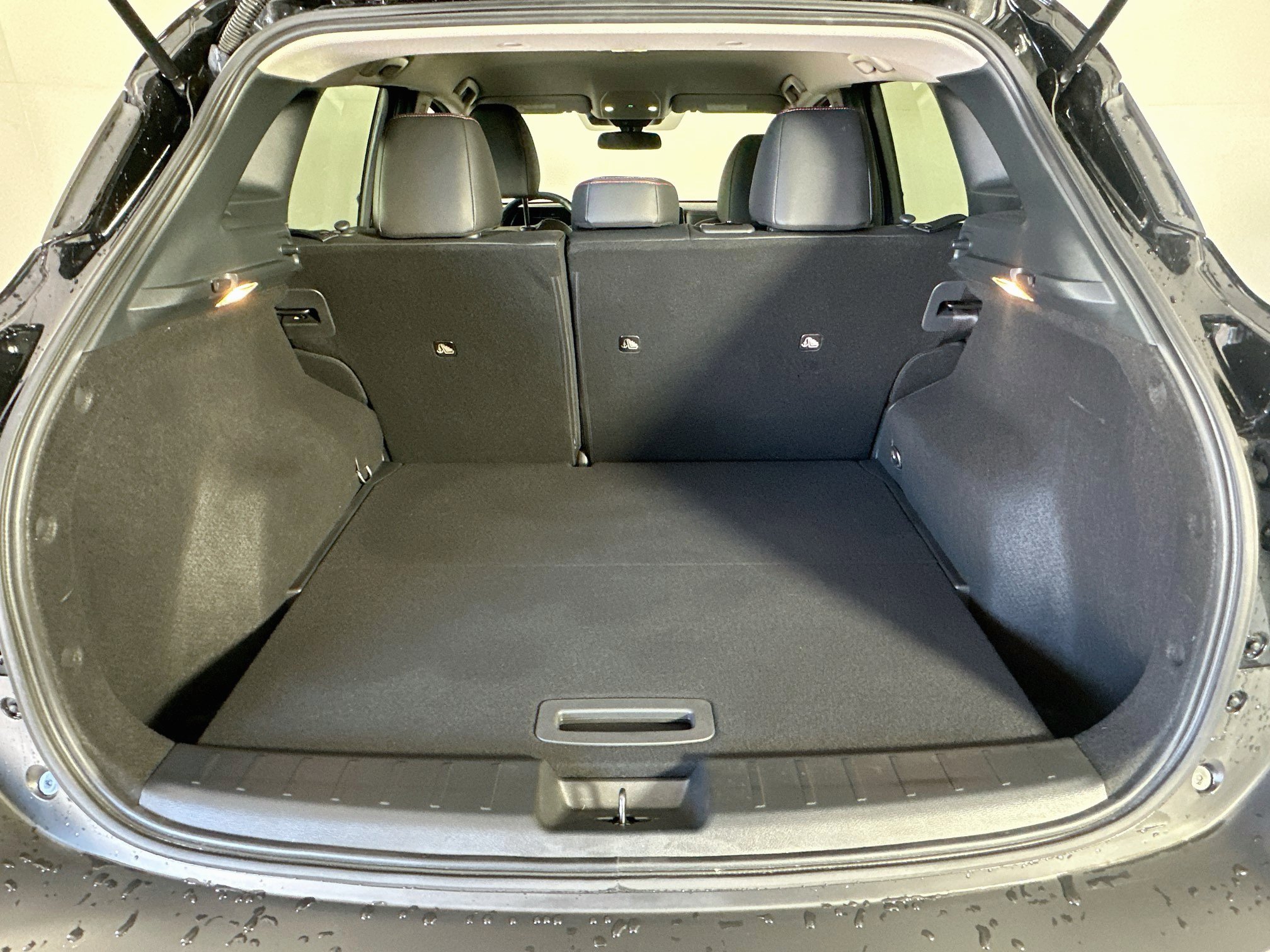 Used 2026 Nissan Kicks SR FWD image 28