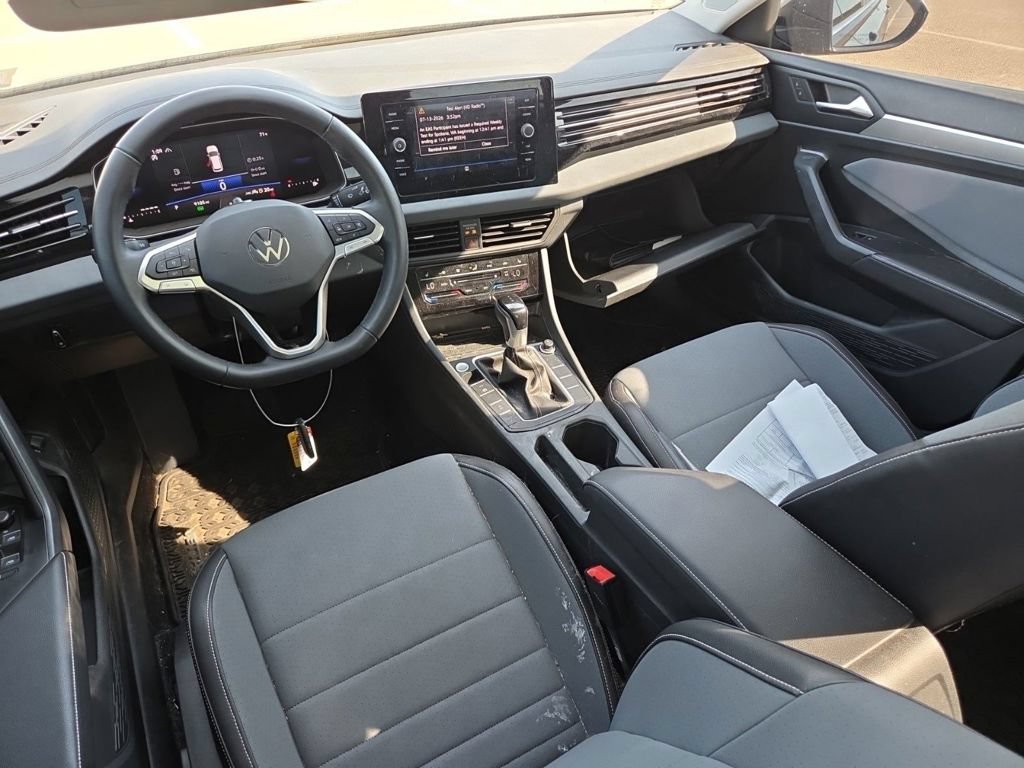 Used 2025 Volkswagen Jetta SE FWD image 6