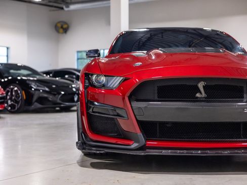 Used 2021 Ford Mustang Shelby GT500 w/ Carbon Fiber Track Pack RWD image 23