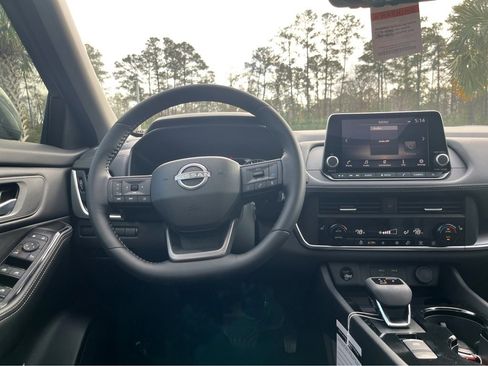 New 2025 Nissan Rogue SV image 13