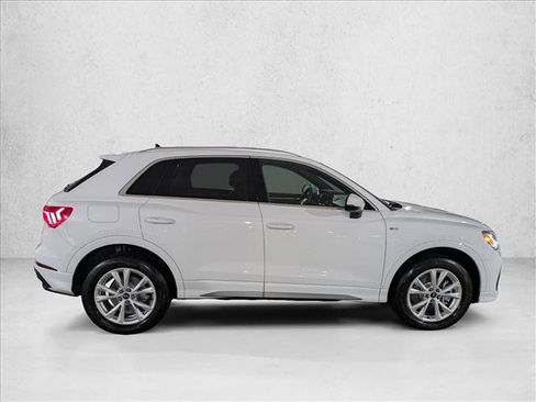 Certified 2025 Audi Q3 2.0T Premium w/ Convenience Package image 4