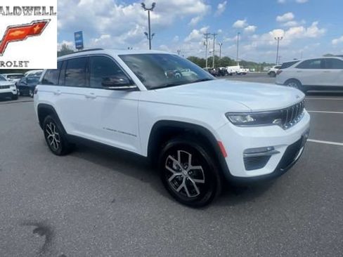 Used 2025 Jeep Grand Cherokee Limited AWD/4WD image 5