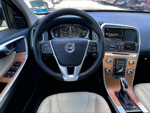 Used 2017 Volvo XC60 T6 Inscription w/ Climate Package image 6