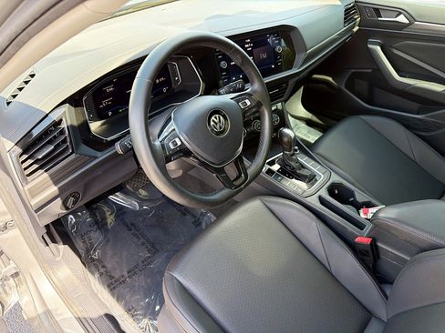Used 2019 Volkswagen Jetta SEL w/ Cold Weather Package FWD image 25