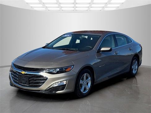 Used 2024 Chevrolet Malibu LT image 3