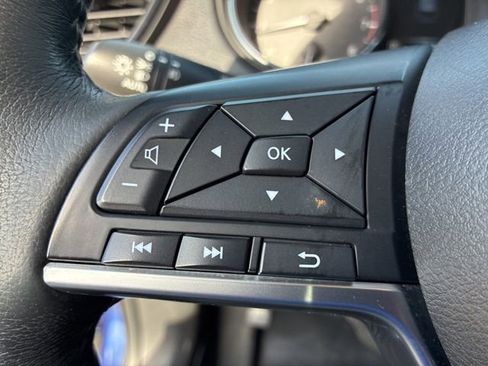 Used 2017 Nissan Rogue SL w/ SL Premium Package image 32