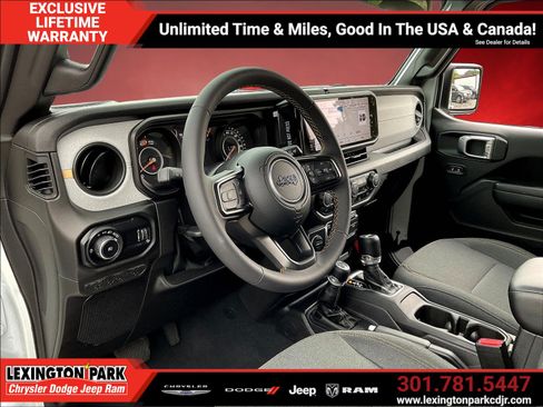Used 2025 Jeep Wrangler Unlimited Sport AWD/4WD image 17