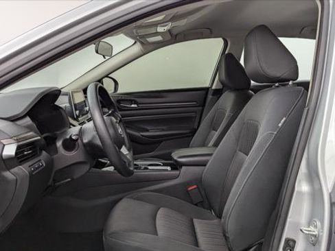 Used 2024 Nissan Altima 2.5 SV image 14