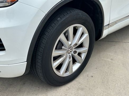 Used 2013 Volkswagen Touareg Sport AWD/4WD image 9