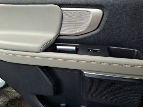 Used 2025 Ford Expedition Active image 12