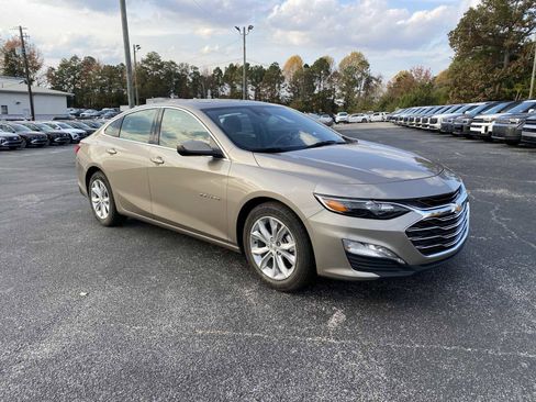 Used 2024 Chevrolet Malibu LT image 2