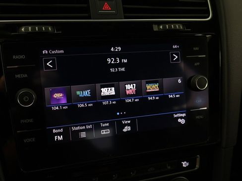 Used 2018 Volkswagen Golf R 4-Door image 47