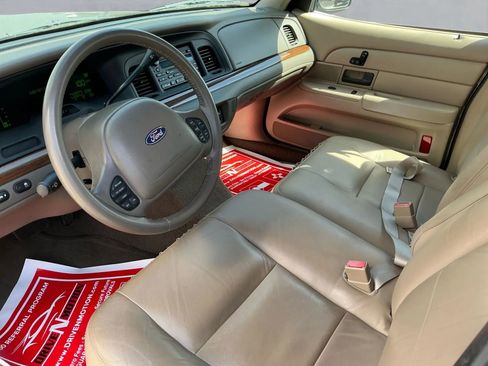 Used 2003 Ford Crown Victoria LX image 13