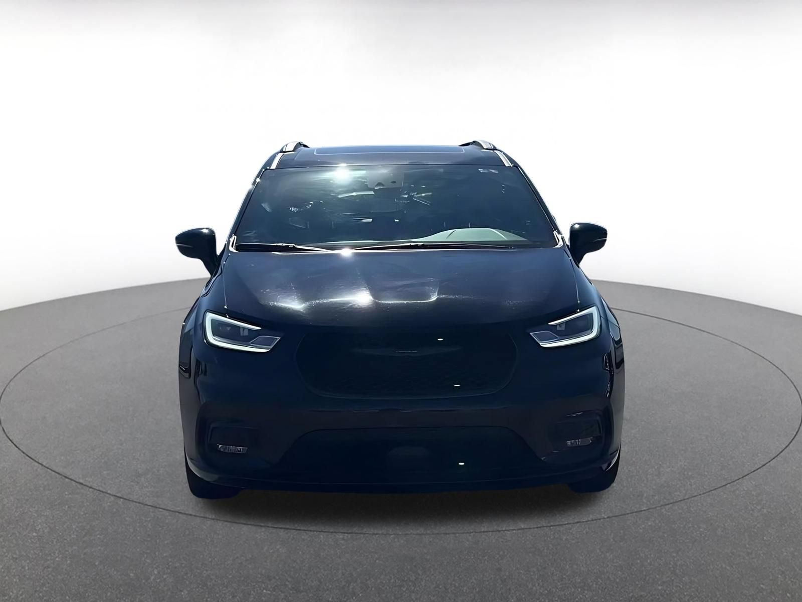 Used 2025 Chrysler Pacifica Limited FWD image 4