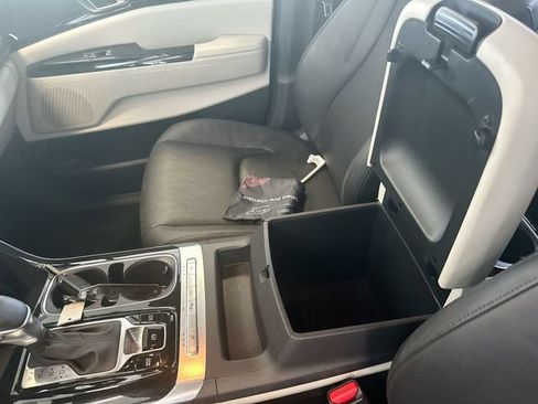 Certified 2024 Kia Carnival EX FWD image 24