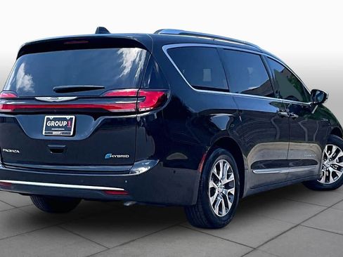 Used 2023 Chrysler Pacifica Pinnacle FWD image 13