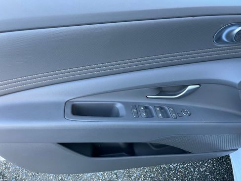 Used 2025 Hyundai Elantra SEL image 20