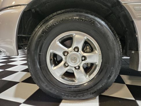 Used 2002 Toyota Land Cruiser image 19