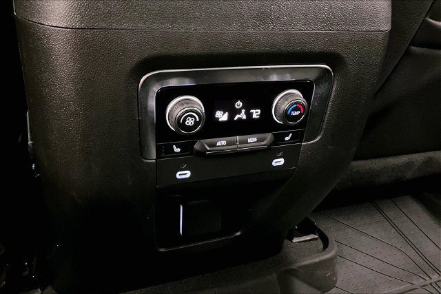 Used 2024 Chevrolet Suburban Premier AWD/4WD image 35