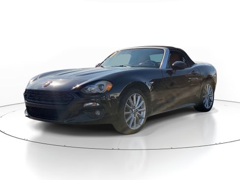 Used 2017 FIAT 124 Spider Lusso image 2