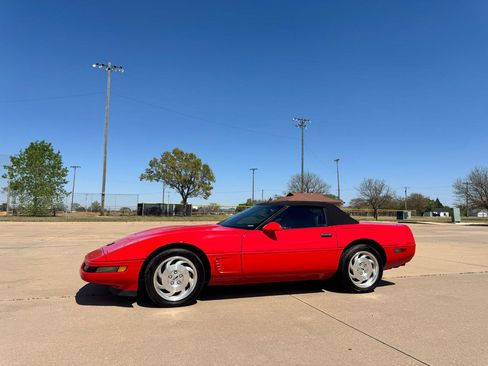 Used 1995 Chevrolet Corvette Convertible RWD image 3