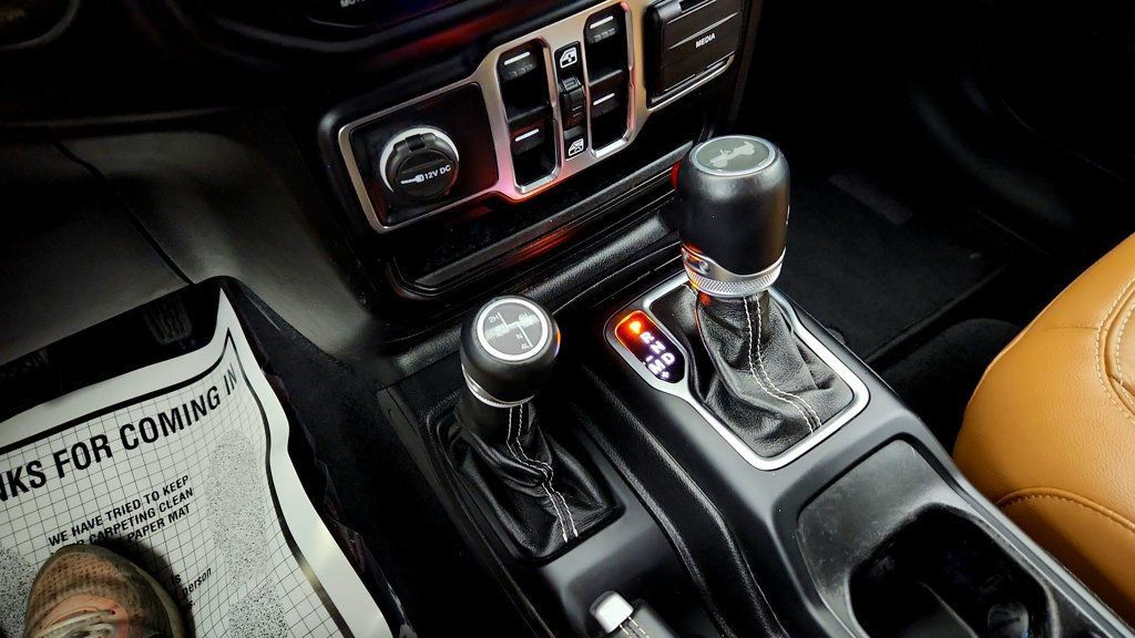 Used 2021 Jeep Wrangler Unlimited Sahara w/ Cold Weather Group AWD/4WD image 17