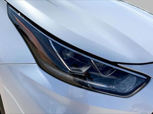 Used 2022 Toyota Highlander Limited FWD image 28