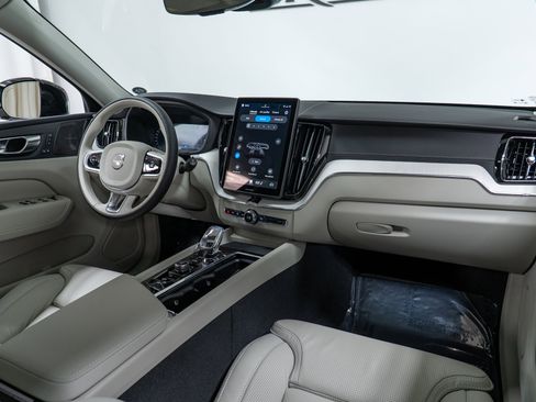 New 2026 Volvo XC60 B5 Ultra w/ Protection Package Premier image 14