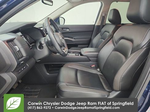 Used 2025 Nissan Pathfinder SL image 19