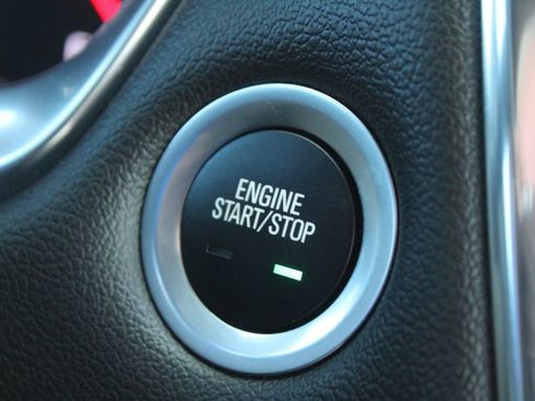 Used 2023 Chevrolet Traverse Premier FWD image 36