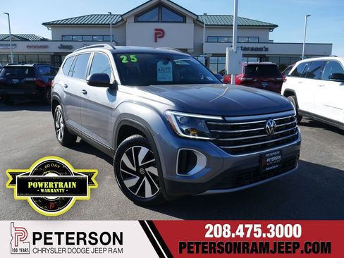 Used 2025 Volkswagen Atlas SE image 1