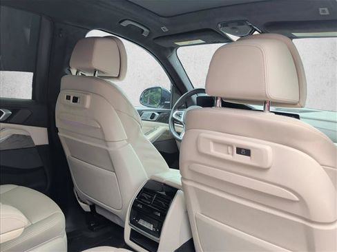 Used 2021 BMW X7 M50i AWD/4WD image 26
