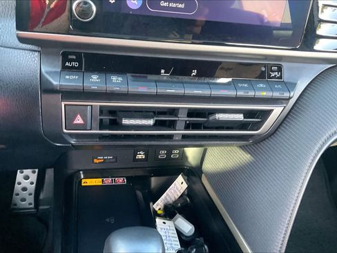 Used 2025 Toyota Camry SE w/ Convenience Package FWD image 32