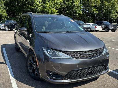 Used 2018 Chrysler Pacifica Limited w/ Advanced Safetytec Group