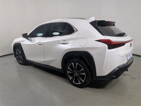 Used 2022 Lexus UX 200 image 5