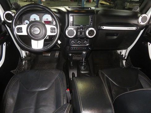 Used 2014 Jeep Wrangler Unlimited Sahara AWD/4WD image 38
